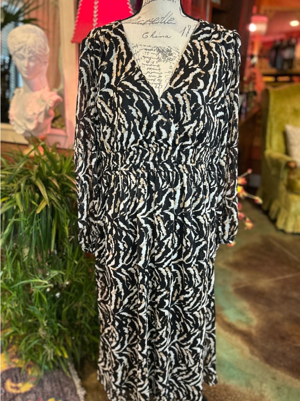 NWT Sophia Women’s Animal Print Chiffon Maxi Dress Balloon Sleeve V-Neck Size XL